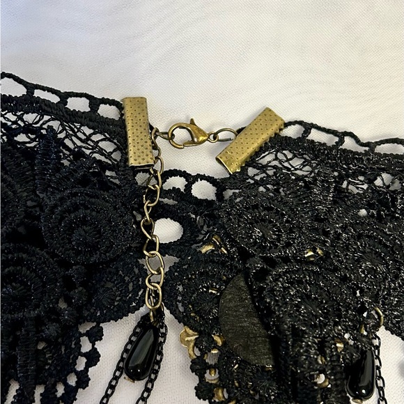 New Black Lace and Gemstone Gothic Choker Necklace and Earrings - Picture 9 of 9
